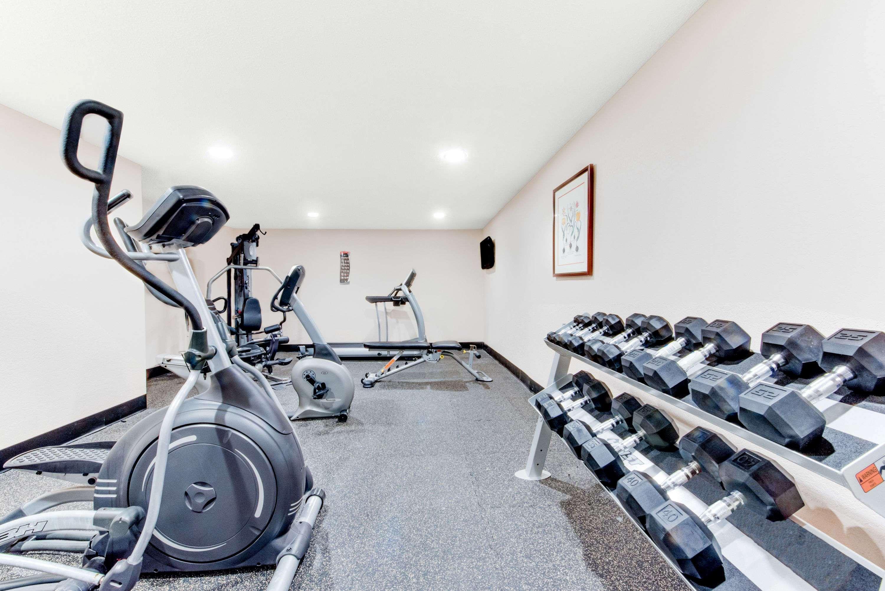 Baymont By Wyndham Airport Hotel 3*
