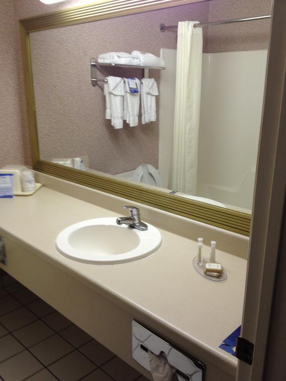 Baymont By Wyndham Airport Hotel Midland