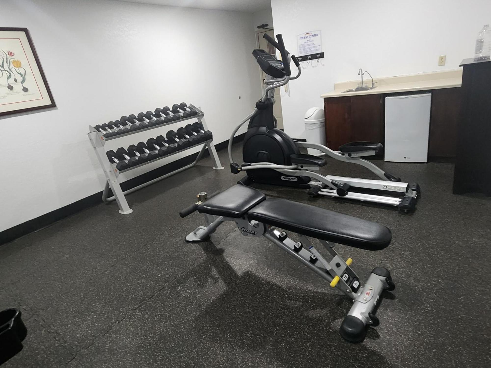 Baymont By Wyndham Airport Hotel 3*