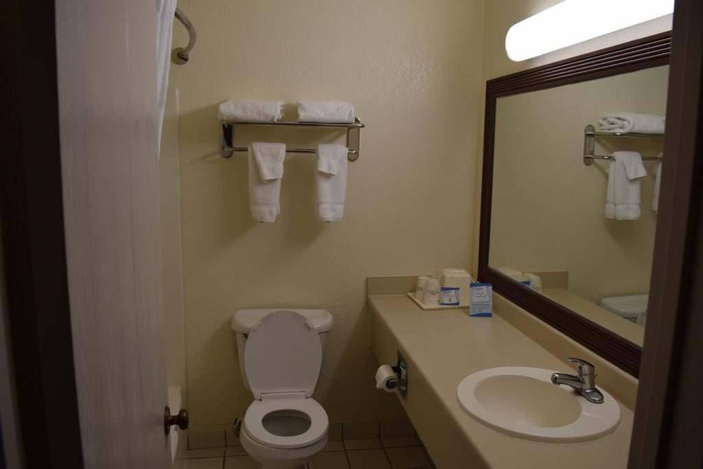 Baymont By Wyndham Airport 3*