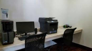Baymont By Wyndham Airport Hotel 3*