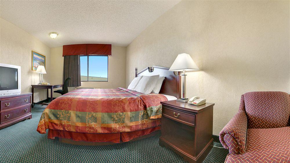 Baymont By Wyndham Airport Hotel Midland