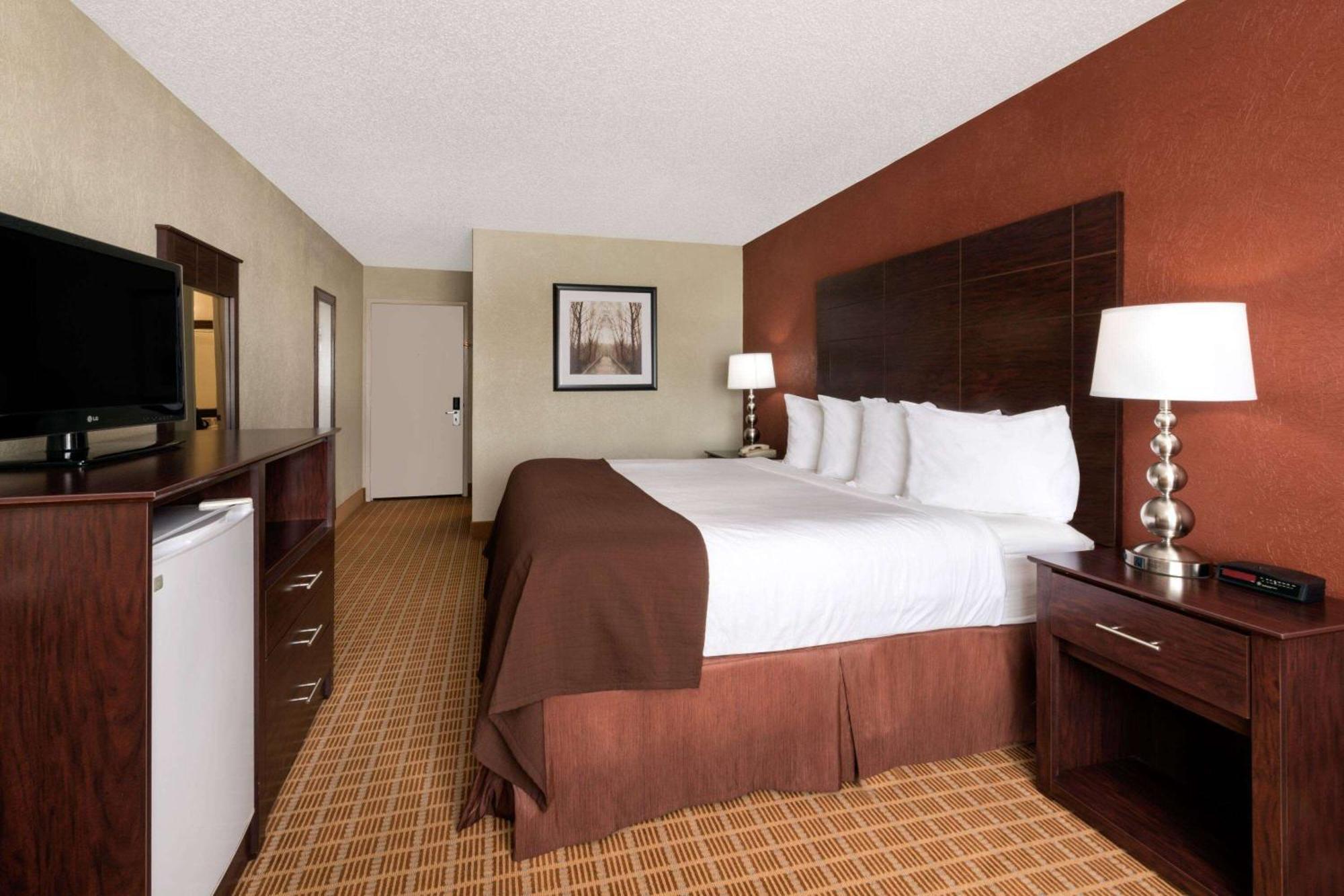 Hotel Baymont By Wyndham Airport