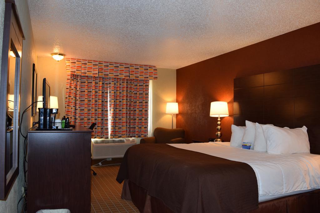 Hotel Baymont By Wyndham Airport 3*