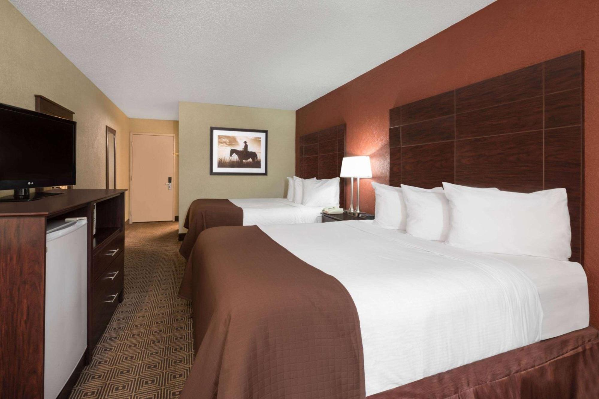 Hotel Baymont By Wyndham Airport