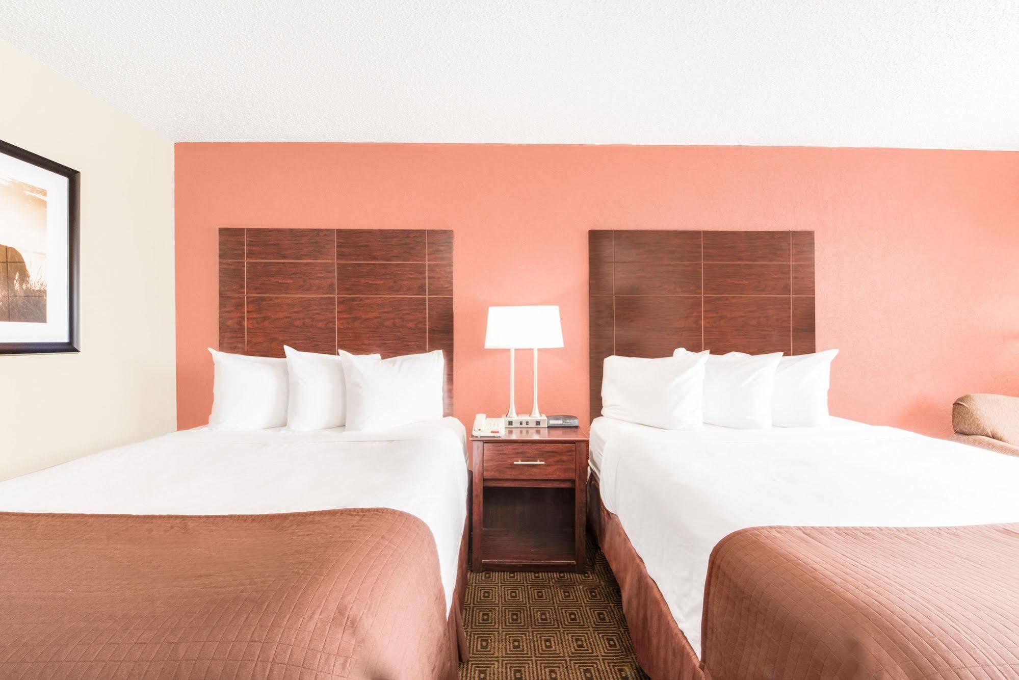 Baymont By Wyndham Airport Hotel Midland